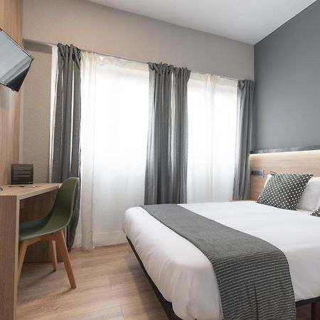 Alda Centro Pamplona Hotel Bagian luar foto