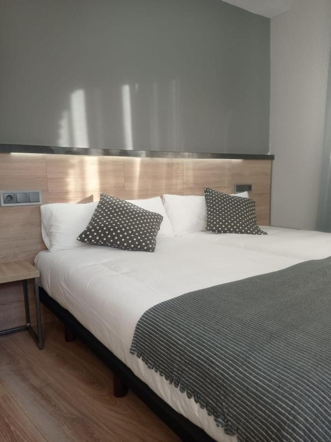 Alda Centro Pamplona Hotel Bagian luar foto