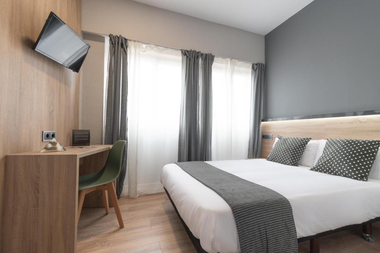 Alda Centro Pamplona Hotel Bagian luar foto