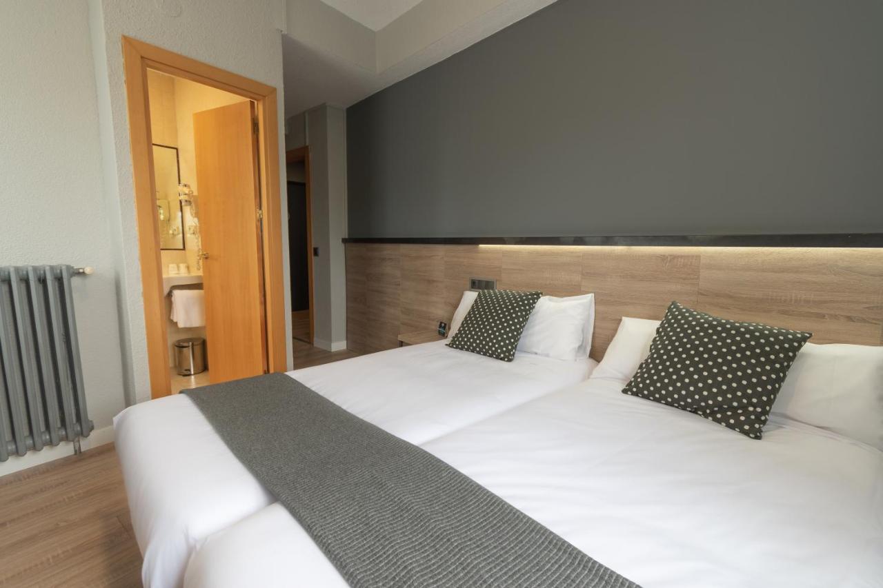 Alda Centro Pamplona Hotel Bagian luar foto