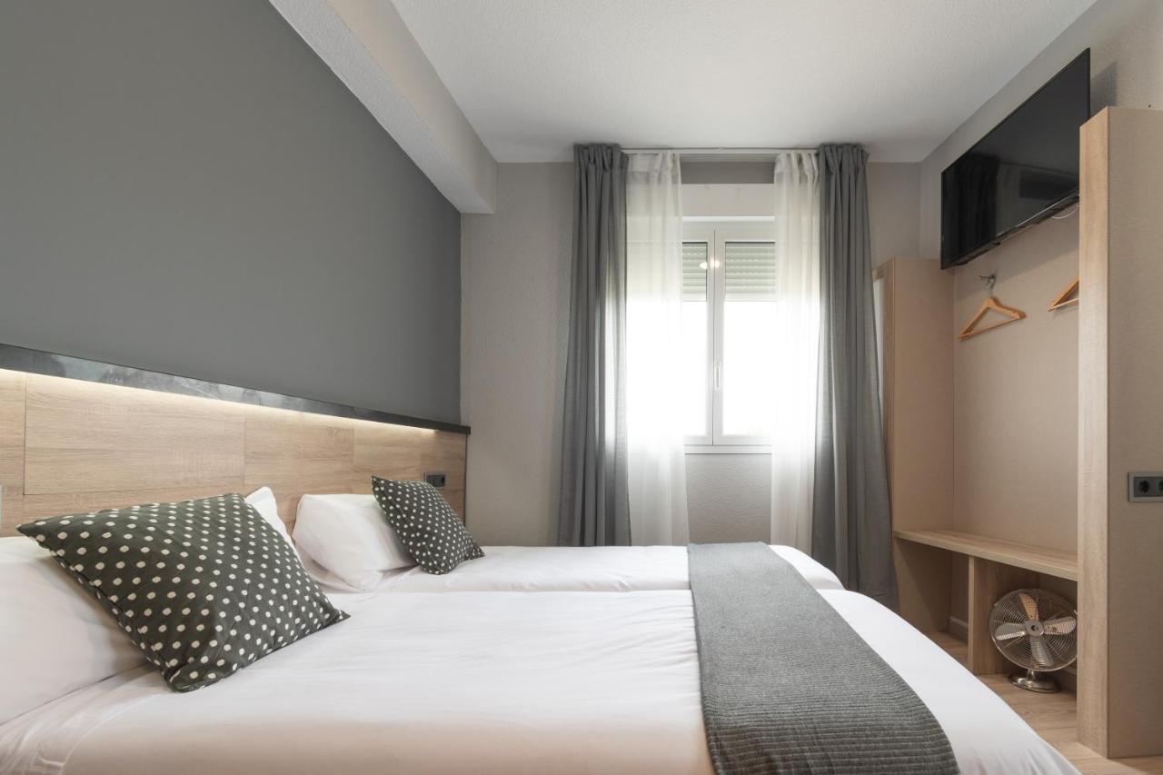 Alda Centro Pamplona Hotel Bagian luar foto