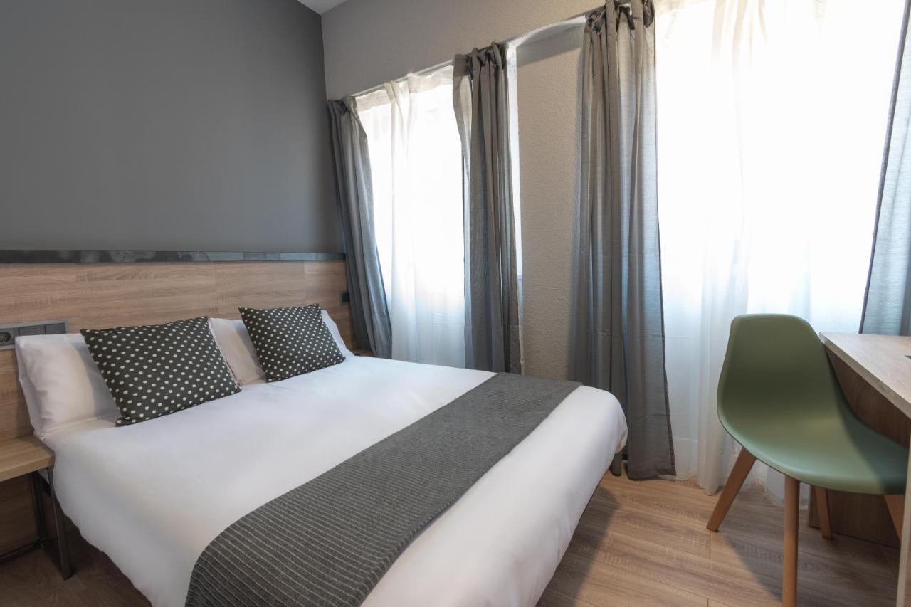 Alda Centro Pamplona Hotel Bagian luar foto