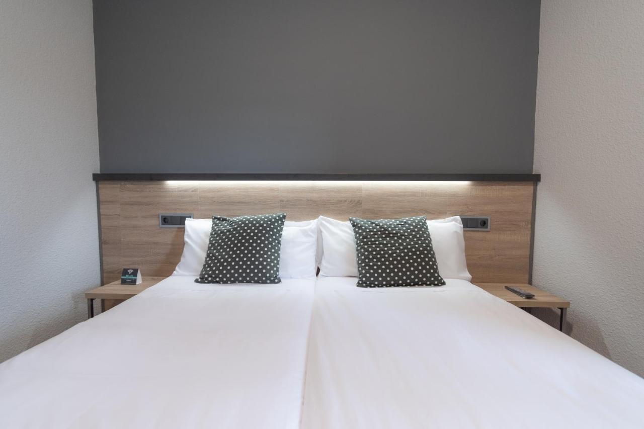 Alda Centro Pamplona Hotel Bagian luar foto