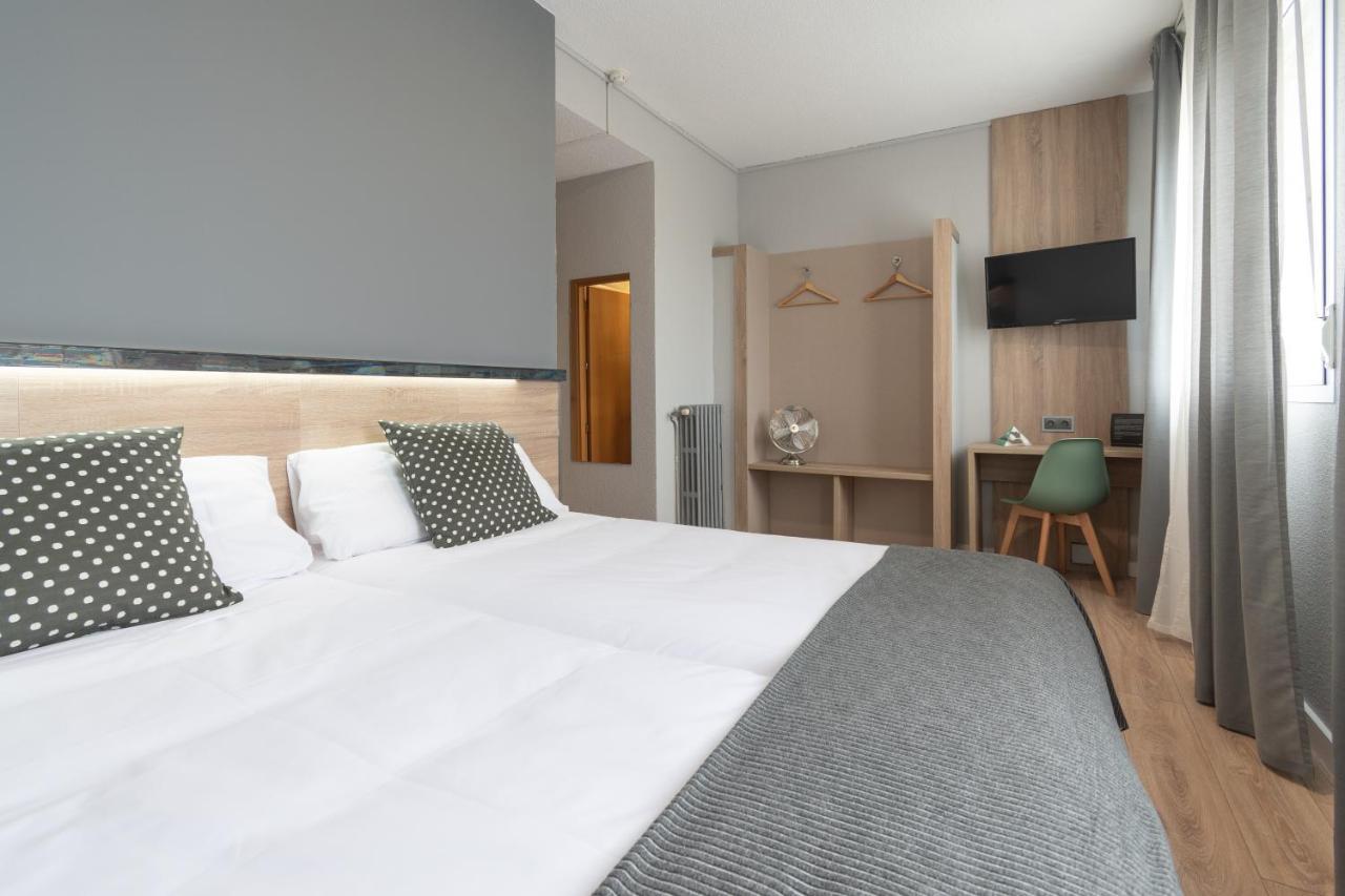 Alda Centro Pamplona Hotel Bagian luar foto