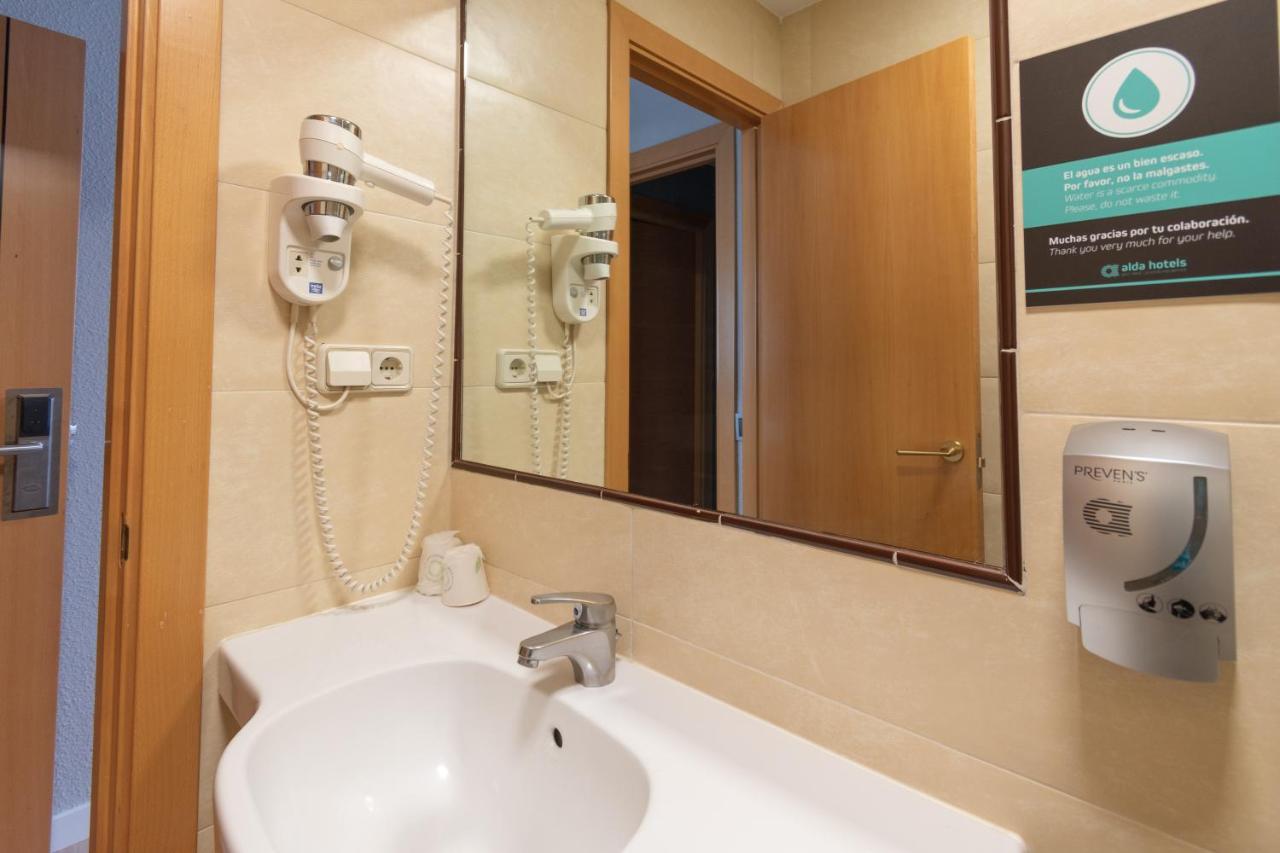Alda Centro Pamplona Hotel Bagian luar foto