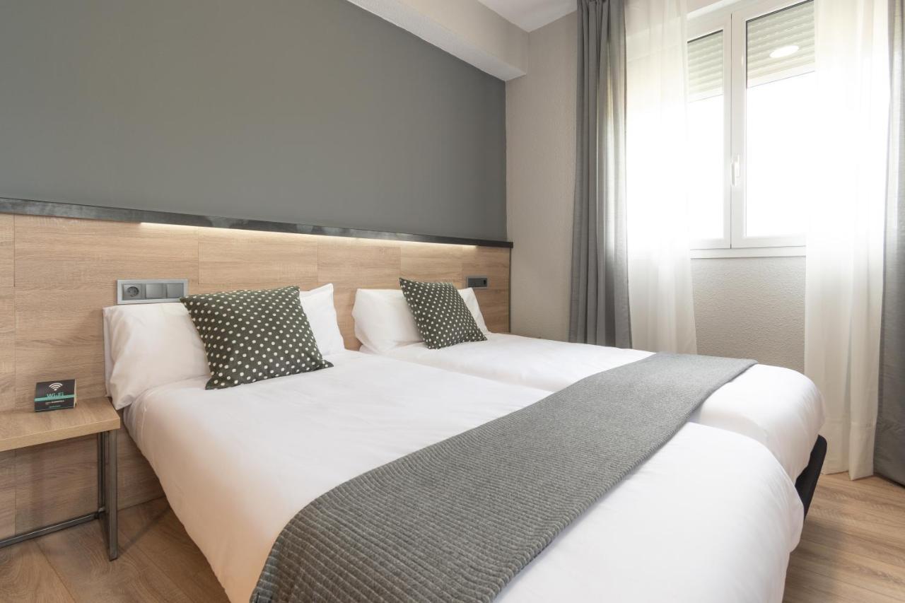 Alda Centro Pamplona Hotel Bagian luar foto