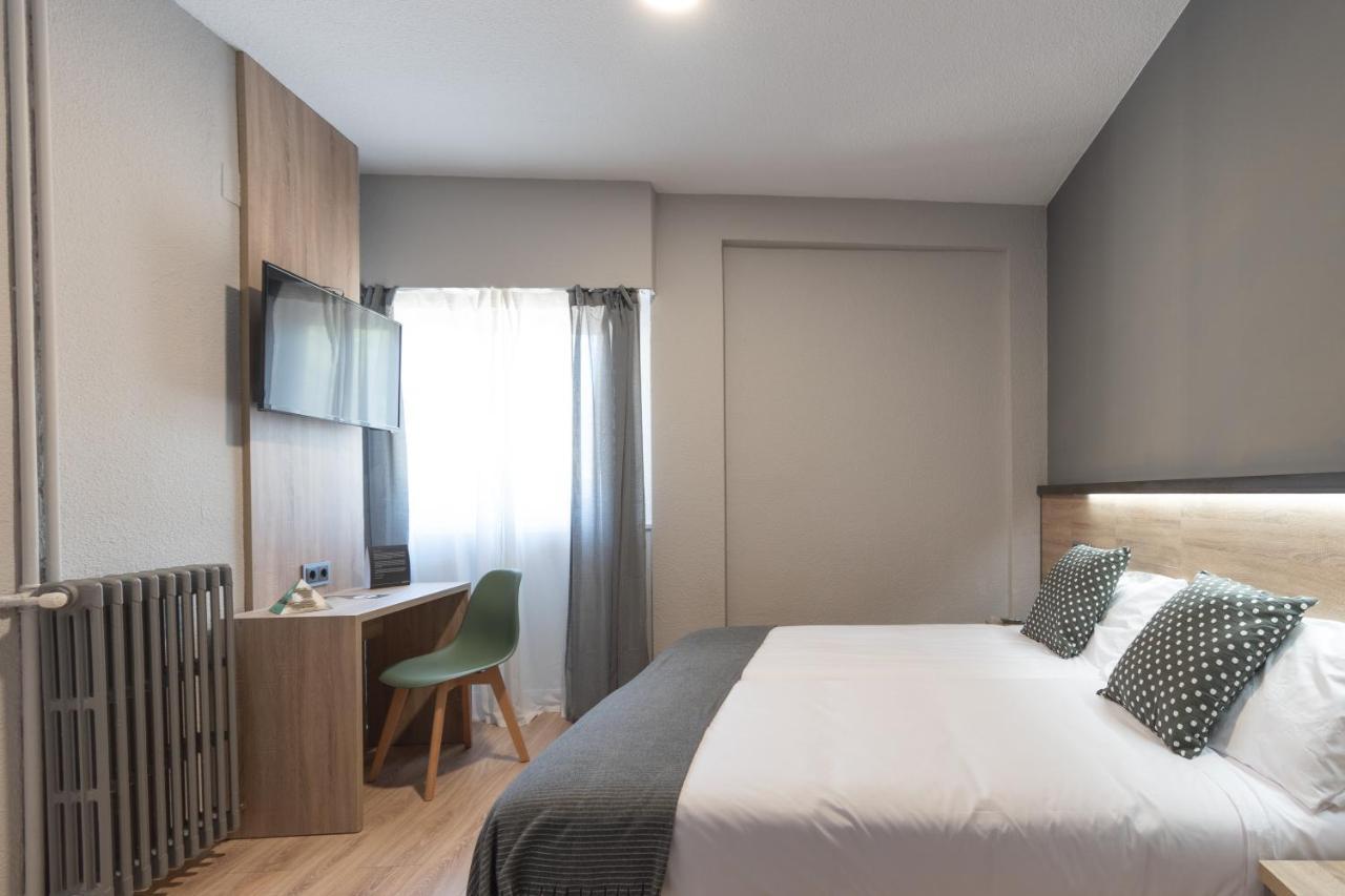 Alda Centro Pamplona Hotel Bagian luar foto
